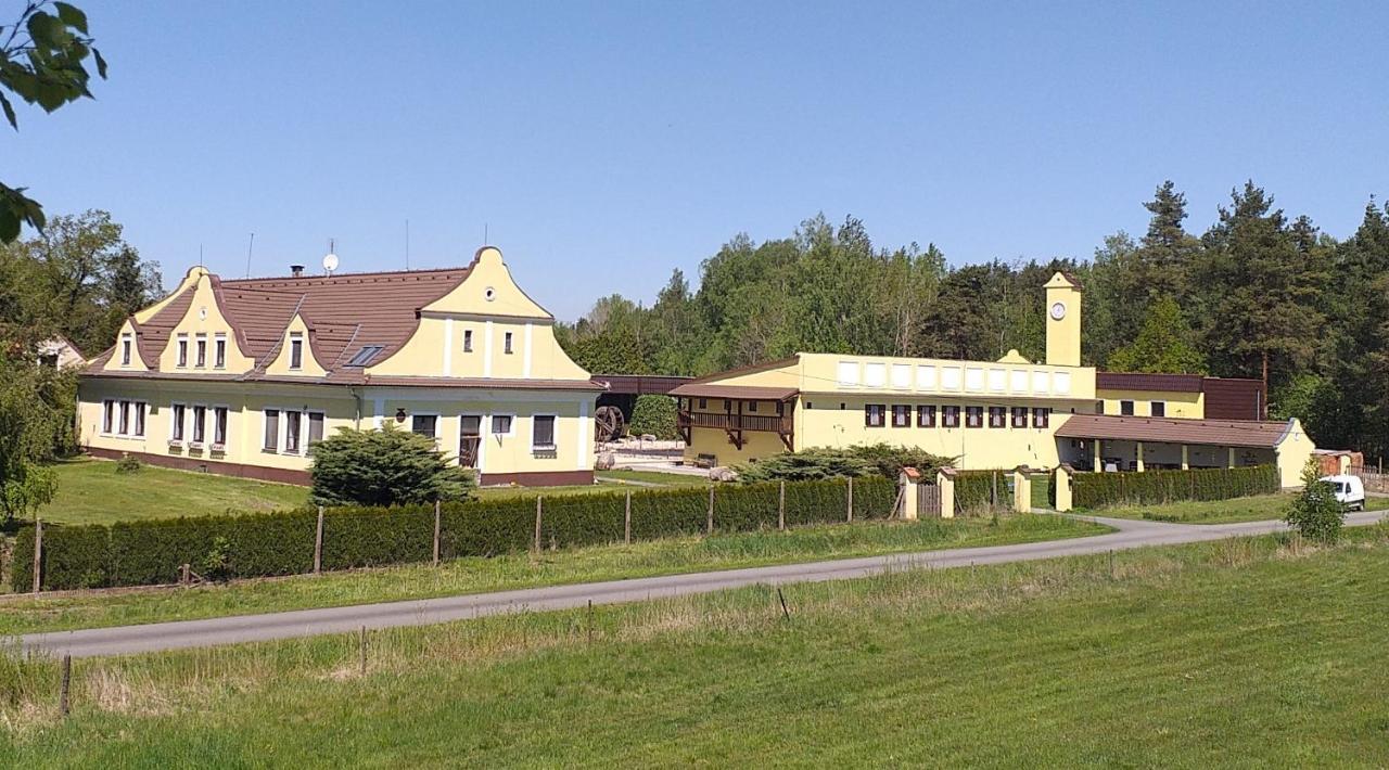Blatsky Dvur Aparthotel Veselí nad Lužnicí Exteriör bild